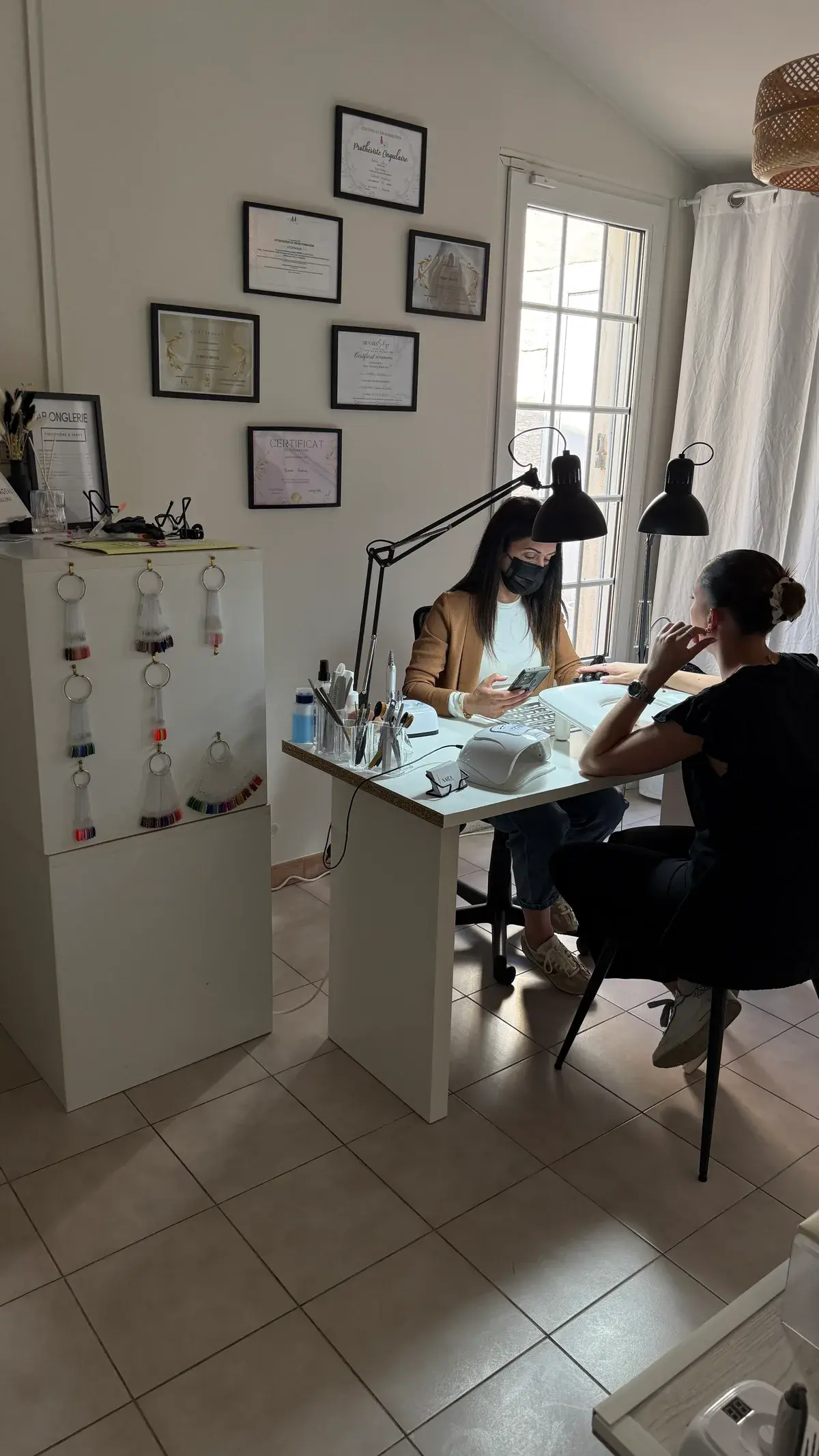 Diplômes et attestations de formation délivrés par AB Onglerie
