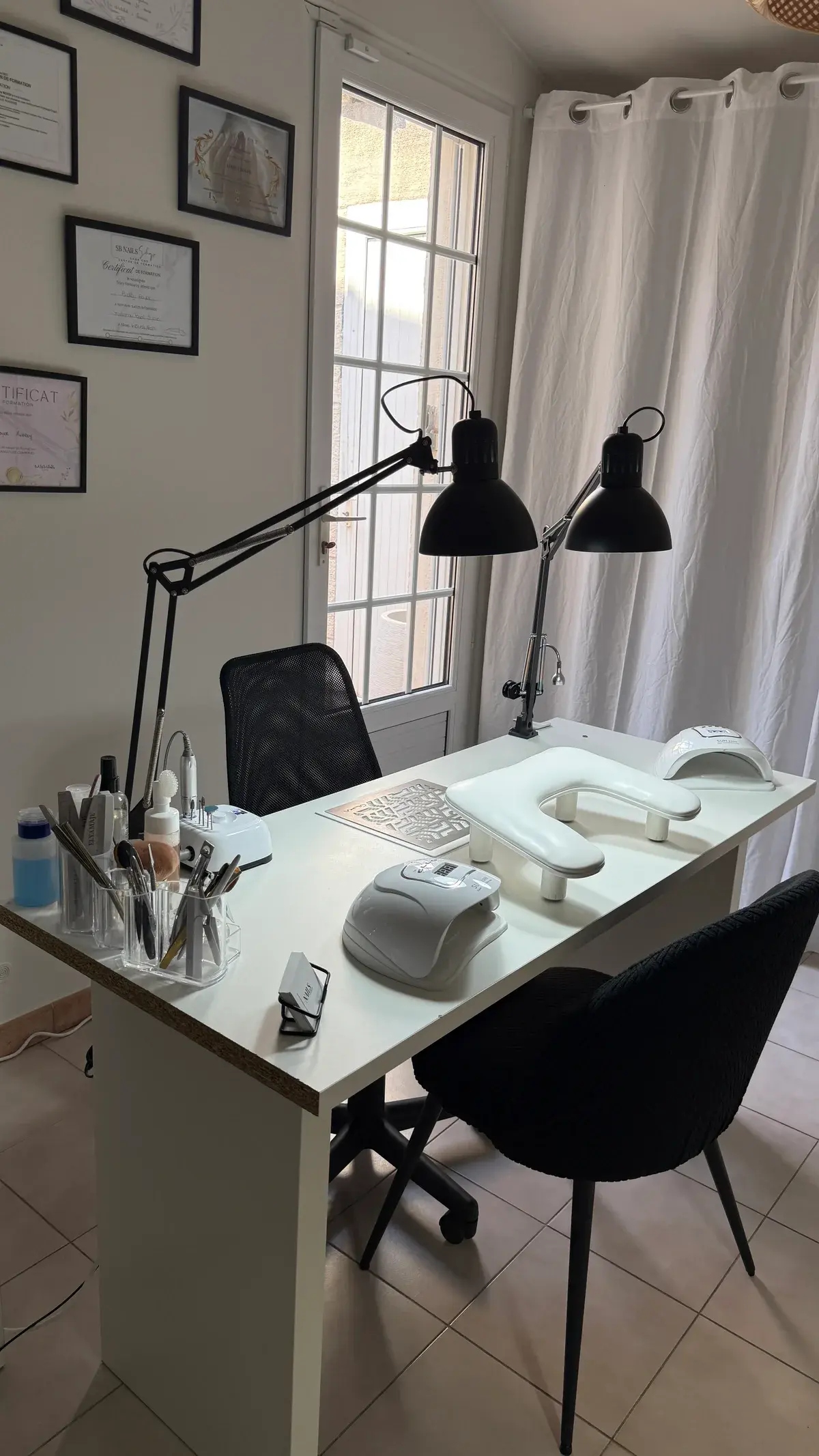 Studio AB Onglerie à Jonquières-Saint-Vincent, Gard